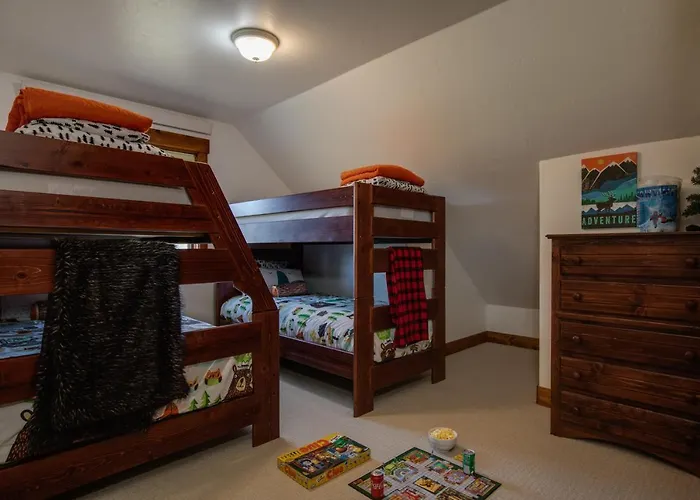 Holiday home Airspace By Kabino Airpark Foosball Garage Satellite